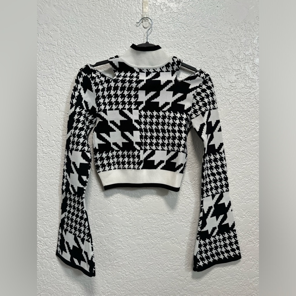 NWT Year Of Ours Top- Size XS- Color: white and black
